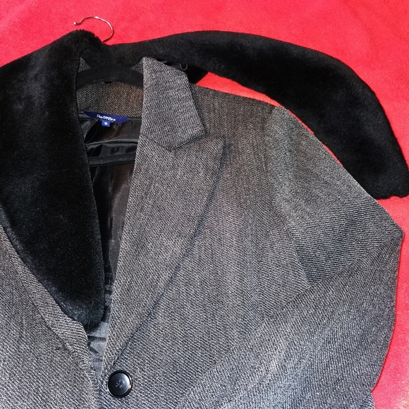 Woman's waist coat - Picture 2 of 3